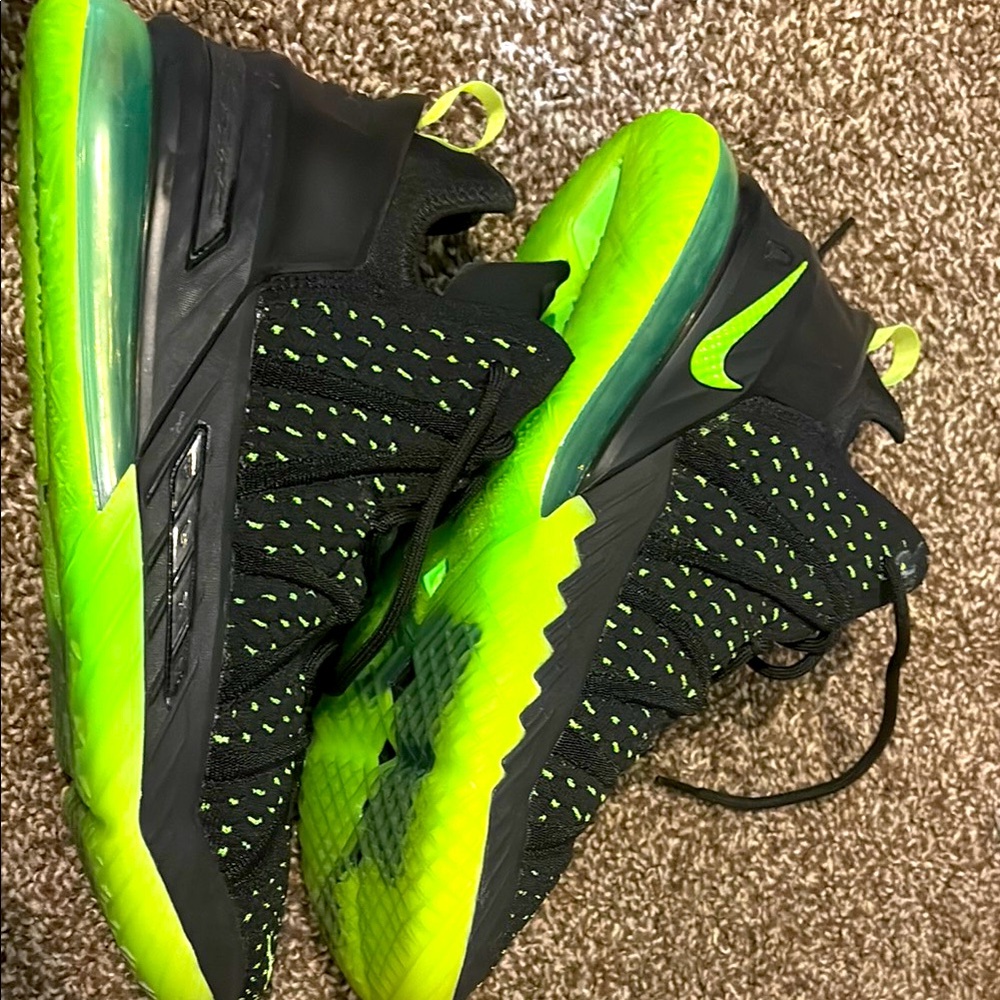 LeBron Basketball shoes Neon Green and Black Men’s size 9